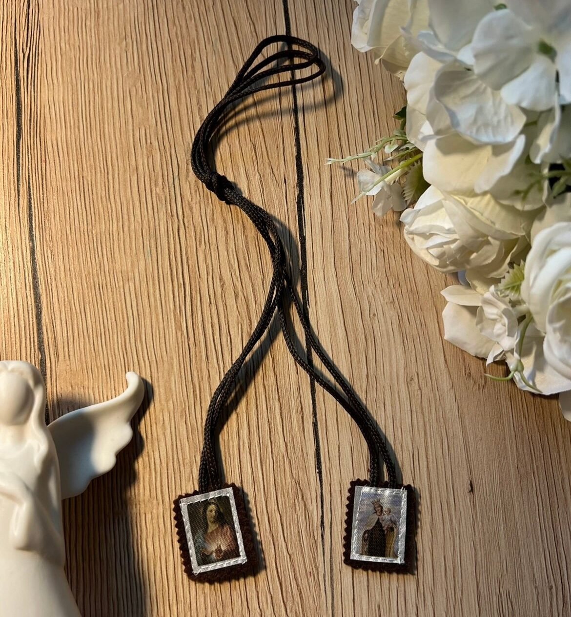 Škaplierius Komunijai su šventųjų atvaizdais