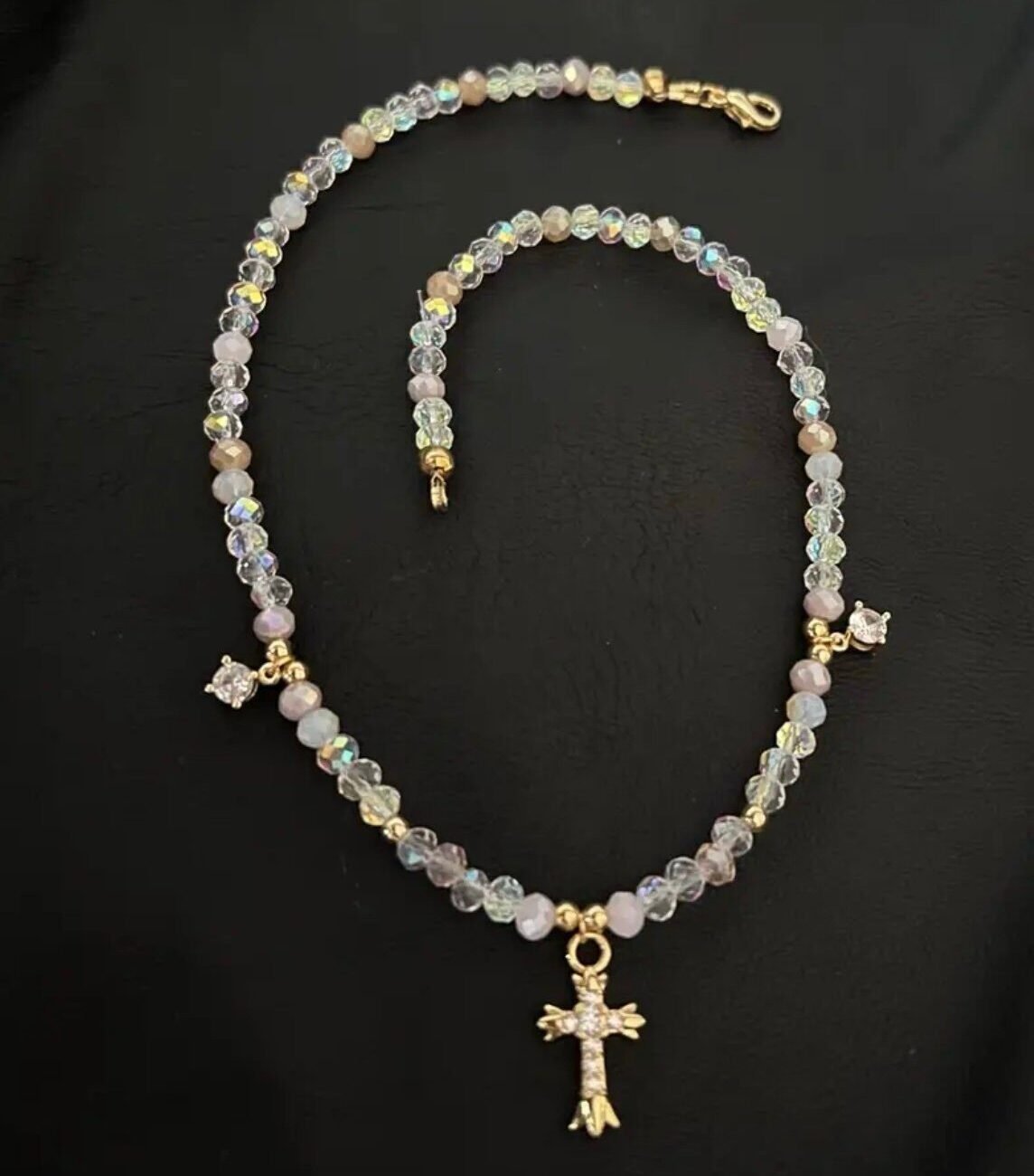 minimalistinis kaklo vėrinys su kryželiu dovana mamai moteriai