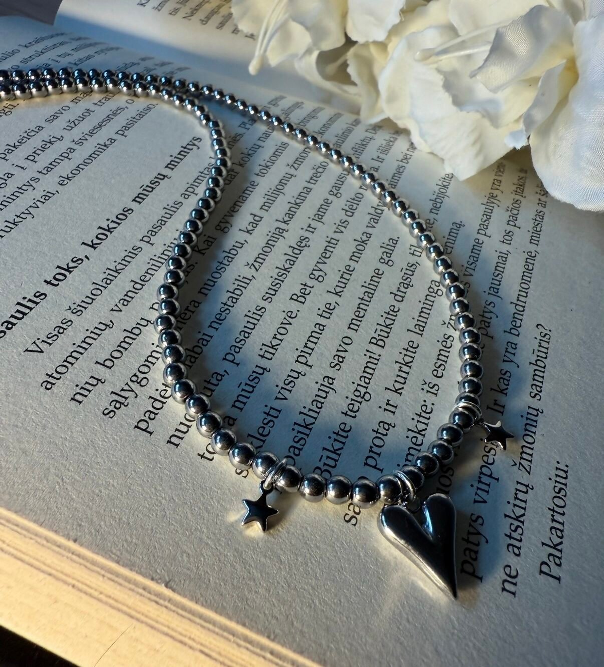 minimalistinis hematito vėrinys moteriai